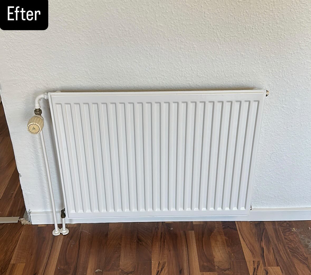 Nymalet hvid radiator og væg efter